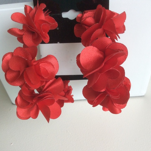 - Treasure Jewels Fiesta Earrings Red - Picture 3 of 4